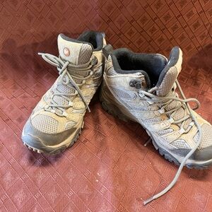 Women's Gray Hiking Boots - Outdoor Trail Shoes